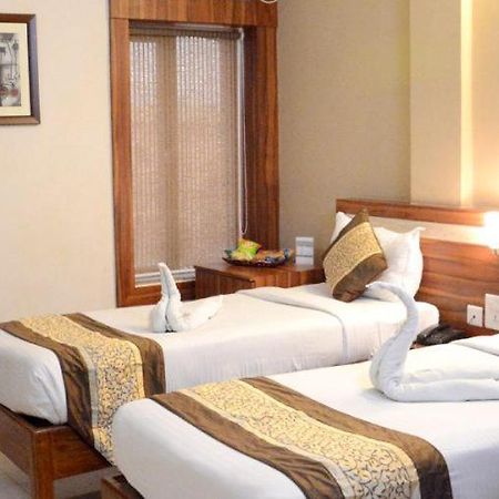 Hotel Eden Roc Bhubaneswar Exteriör bild