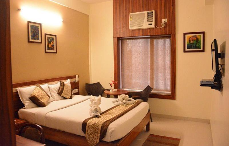 Hotel Eden Roc Bhubaneswar Exteriör bild